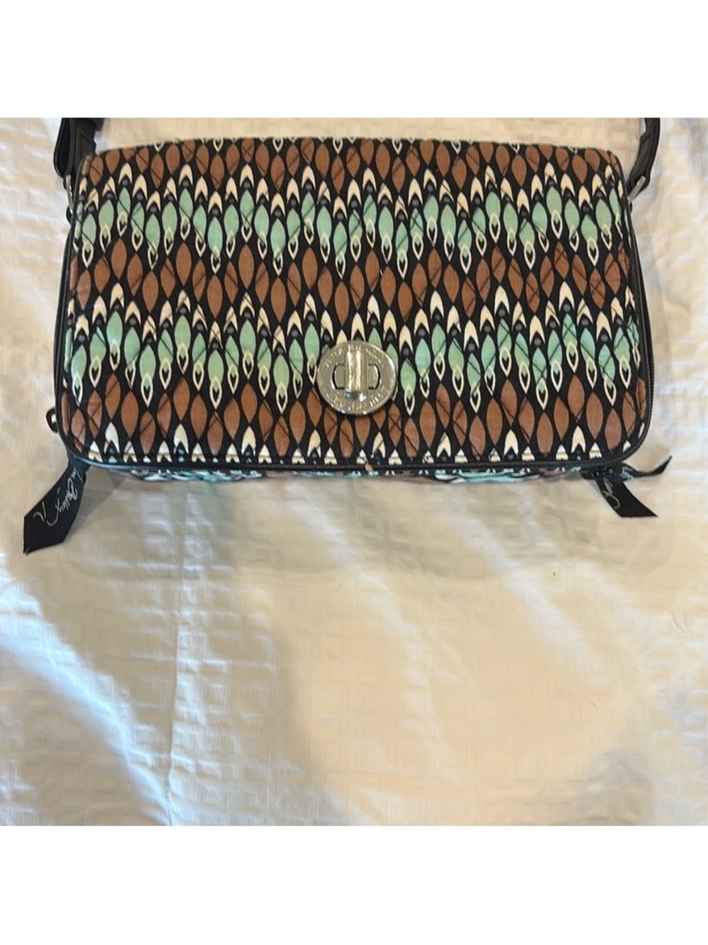 Beautiful Sierra Stream Vera Bradley Turn Lock Crossbody Bag - Picture 3 of 13